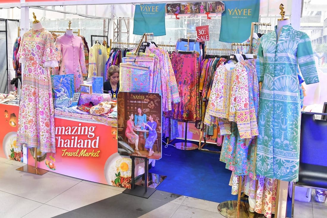 ผลิตภัณฑ์แฟชั่นผ้าพื้นเมืองดีไซน์สมัยใหม่ที่นำมาสร้างความฮือฮากับนักท่องเที่ยวคนไทยและต่างชาติ